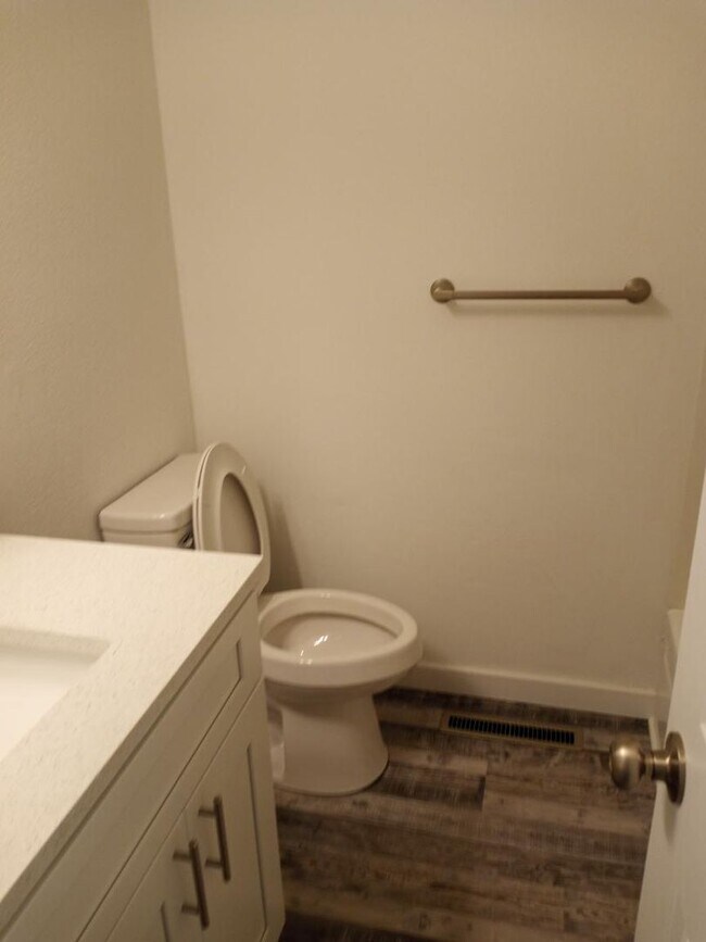 Building Photo - Fully Remodeled 3 Bed / 2 Bath Home with 2...