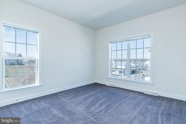 Building Photo - 1338 Saxton Wy
