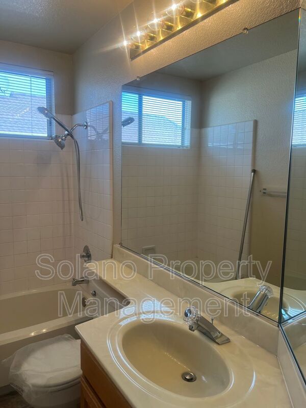 Building Photo - 411 Dickey Ct