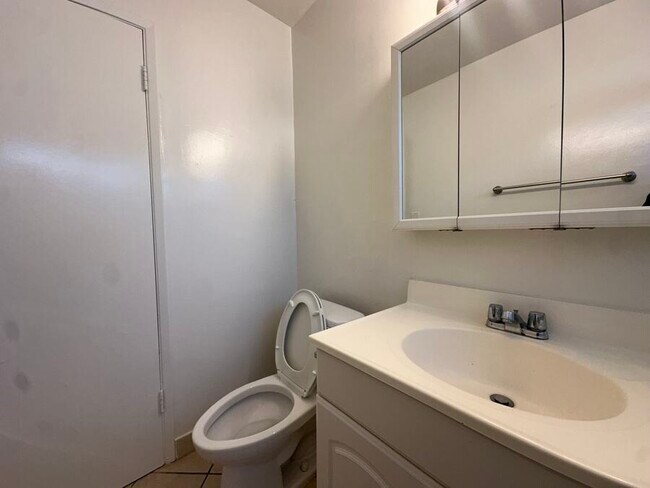 Building Photo - 21 Thornton Ave