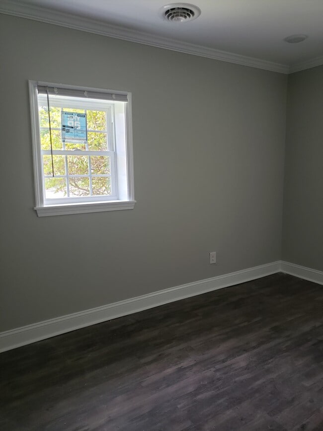 Building Photo - 1021 Pine St