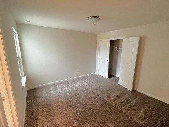 Building Photo - 1635 Villageside Ct