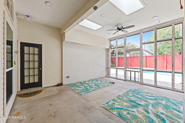 Building Photo - 408 Gordon Crockett Dr