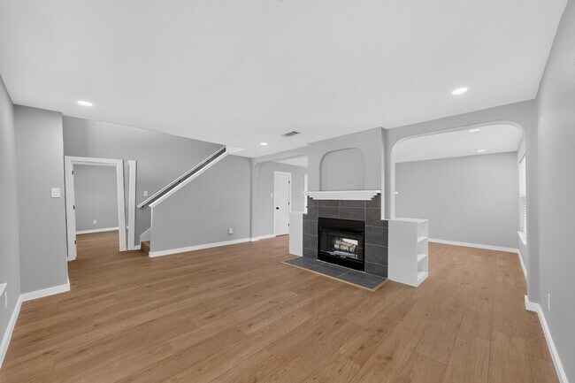 Building Photo - 1410 Thistle Cir