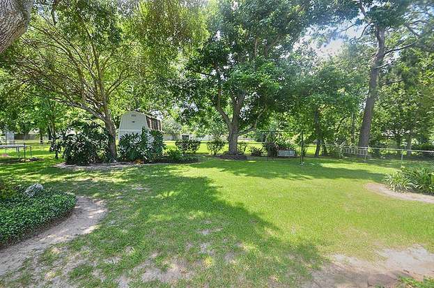 Building Photo - 206 Pecan Dr