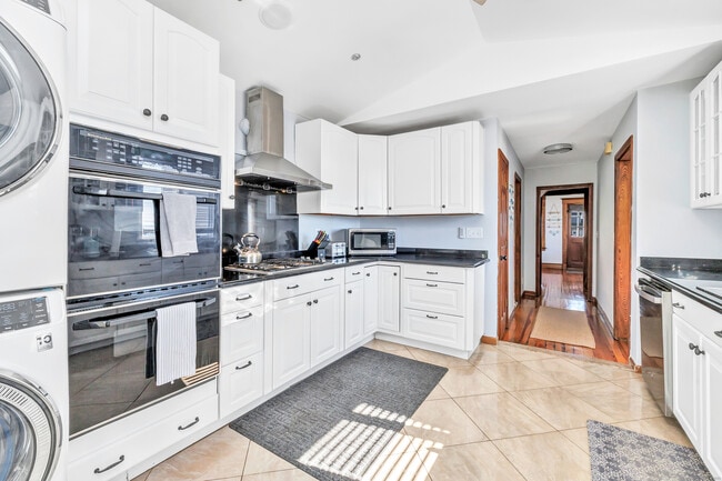 Building Photo - 12 East Ave