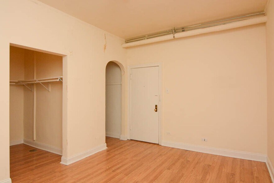 Building Photo - 2536 N Sawyer Ave