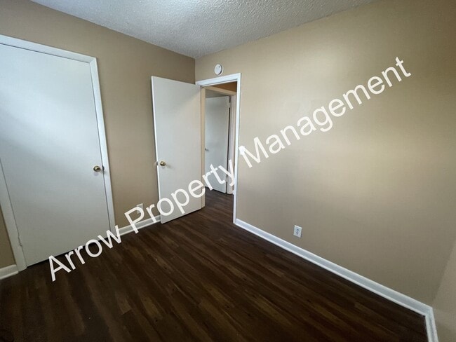 Building Photo - Newly Renovated 3 Bedroom 2 Bath Home in Nashville!