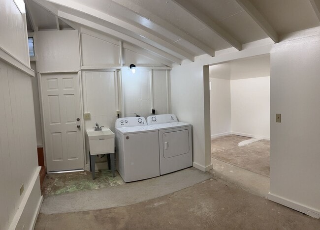 Building Photo - Totally Upgraded 2 bedroom 1 bath with Den/Storage Single Family Home in Wahiawa