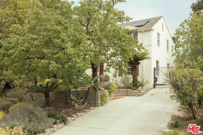 Building Photo - 881 Cumberland Rd