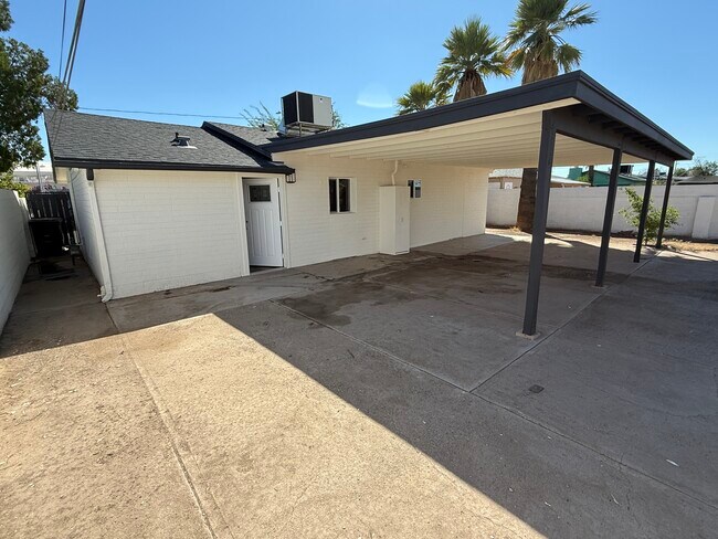 Building Photo - 738 E Roeser Rd