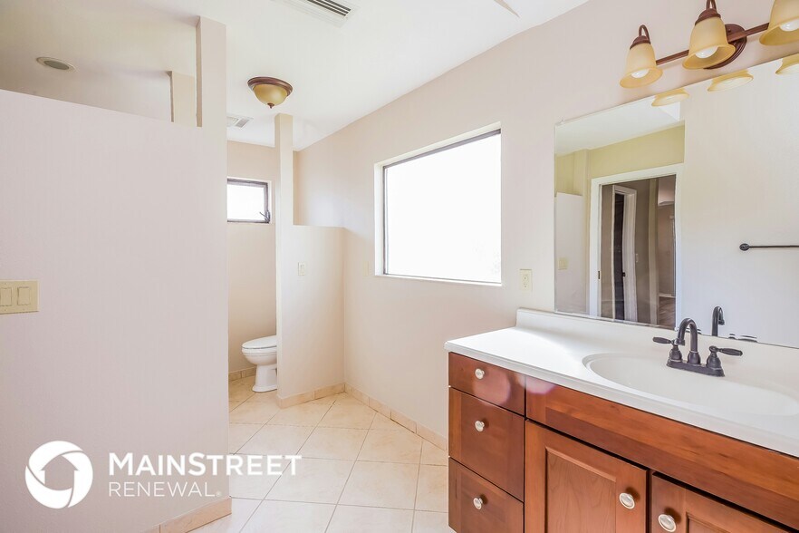 Building Photo - 1253 Paradise Way