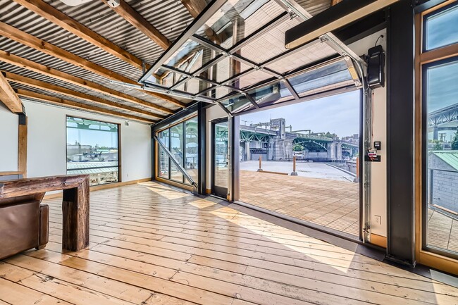 Primary Photo - Lake Union Waterfront Apartment