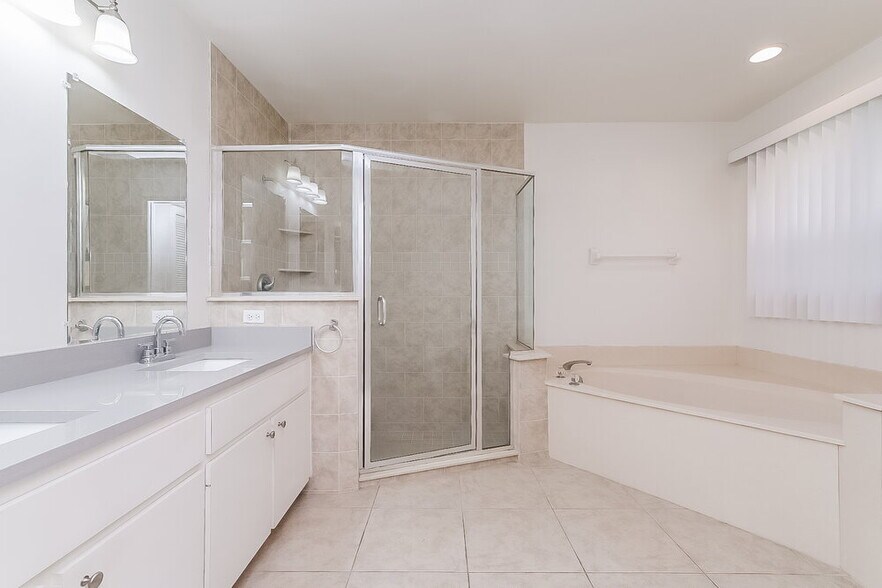 Building Photo - 4828 Crestknoll Ln