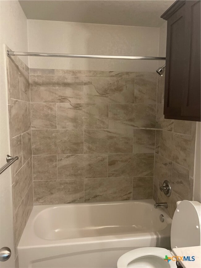 Building Photo - 547 Lost Trl