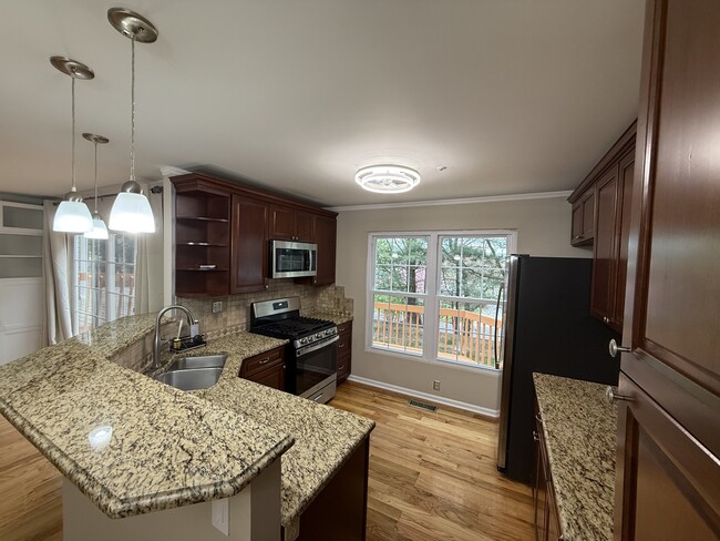 Building Photo - 45 Bristol Ct