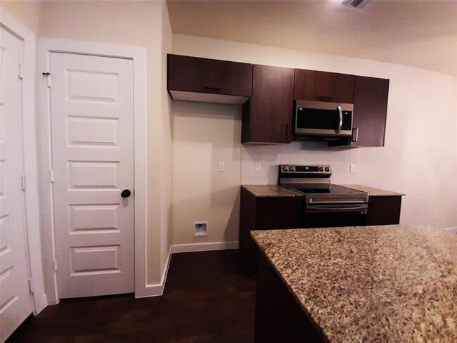 Building Photo - 25539 Starling Ln