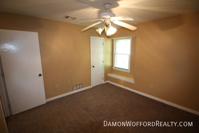 Building Photo - 308 Longmeadow Ct N