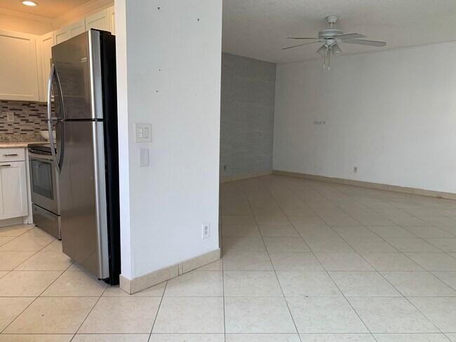 Building Photo - 82 Normandy Ln