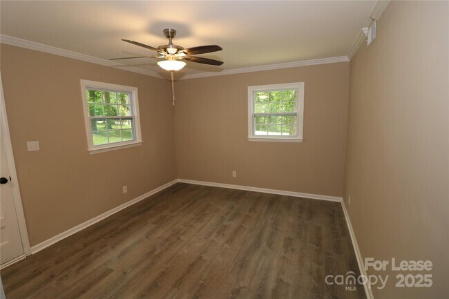 Building Photo - 310 Chaney St