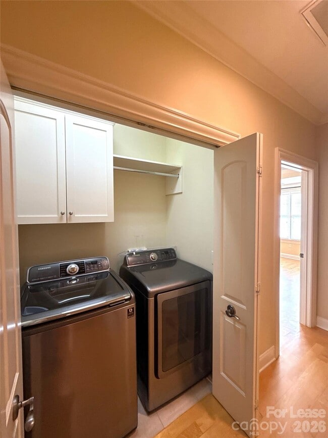 Building Photo - 1109 S Kings Dr