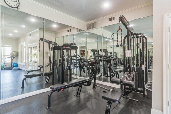 Building Photo - 6000 Shepherd Mountain Cove