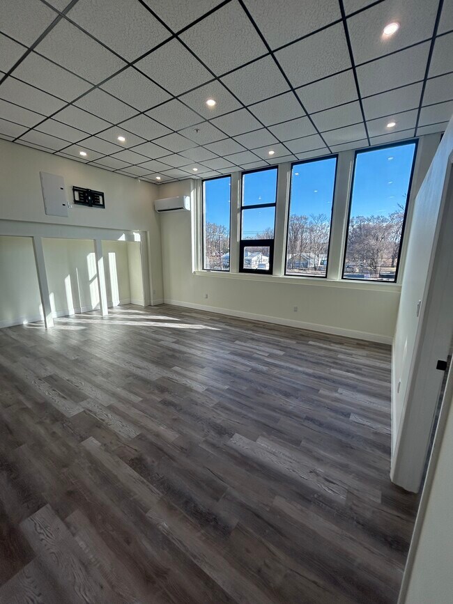 Building Photo - 67 Sand Creek Rd