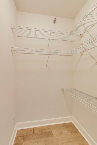 Building Photo - 5 E 14th Pl