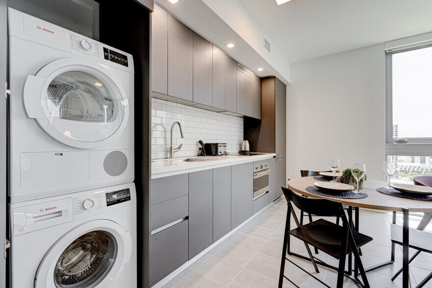 Building Photo - 209 NE 3rd St