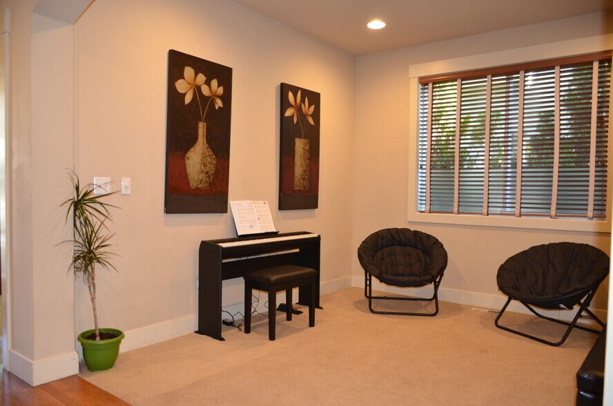 Formal living - 11031 Muirwood Way NE