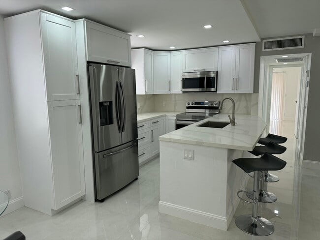 Building Photo - 440 Saxony Ln