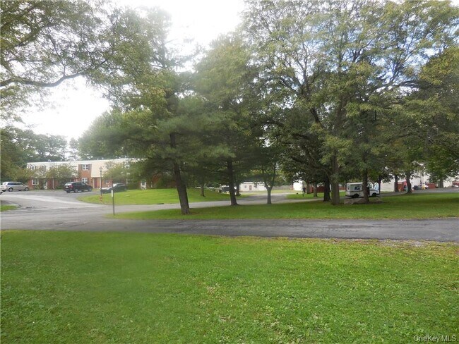 Building Photo - 16 Patton Dr