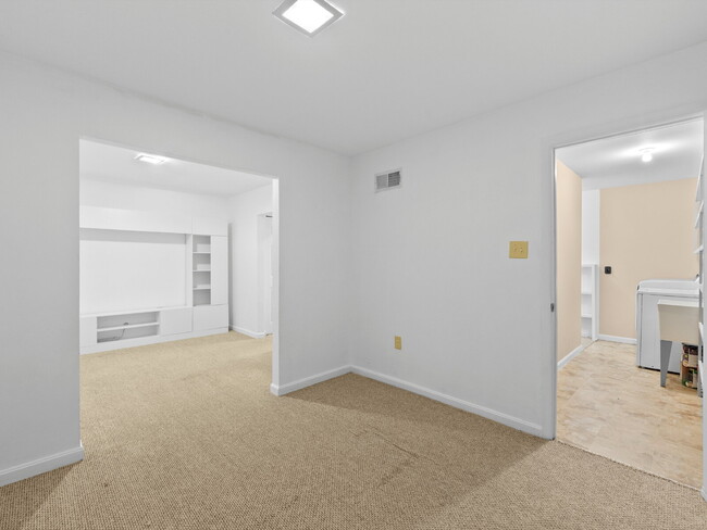 Building Photo - Spacious Reston Townhome in a Prime Centra...