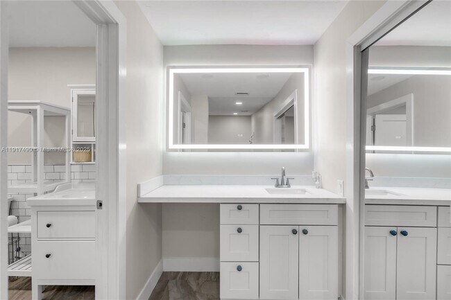 Building Photo - 2730 SE 7th Pl