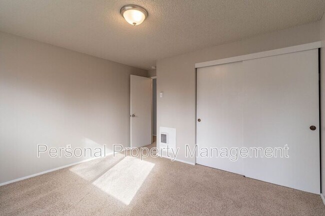 Building Photo - 506 E 34th St