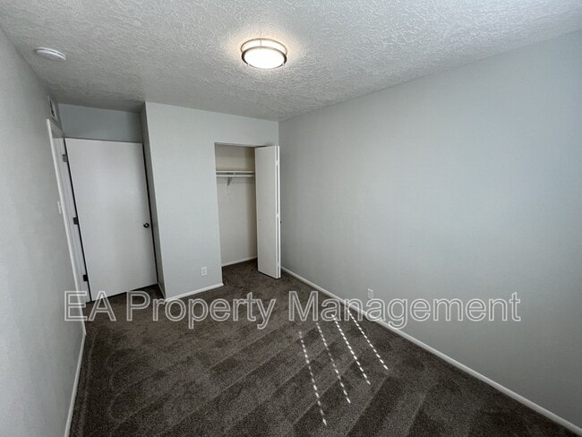 Building Photo - 6012 Calle Nueve NW