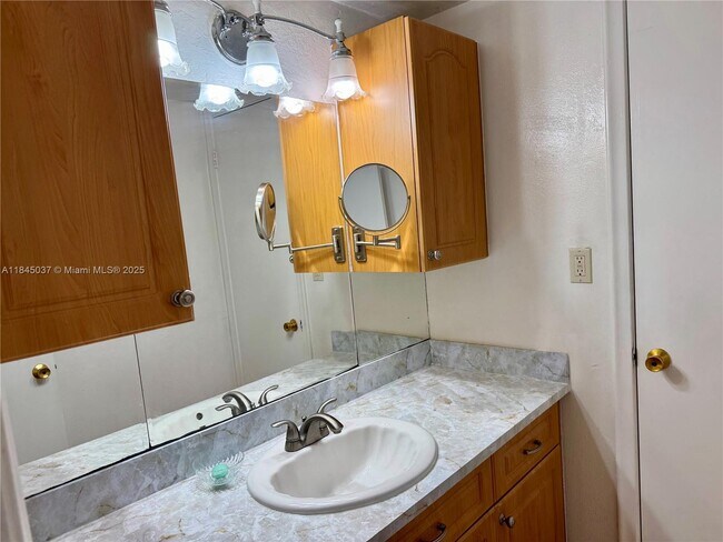 Building Photo - 15888 SW 95th Ave