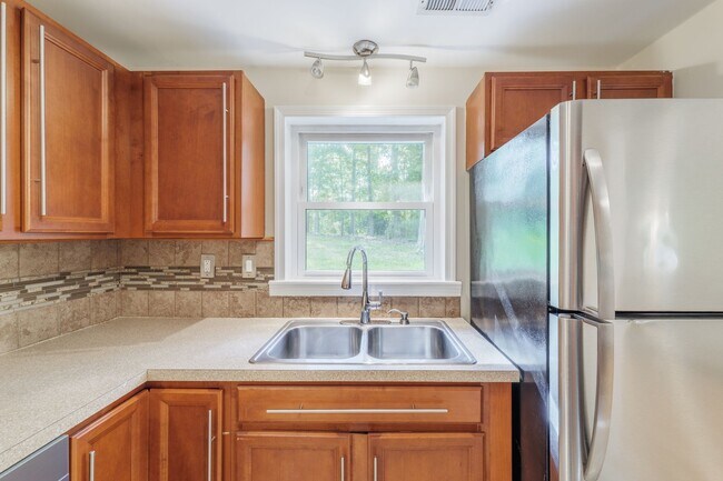 Building Photo - Beautiful One Level Home in Bon Air for rent!!