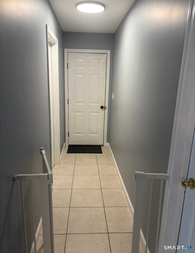 Building Photo - 939 N Main St