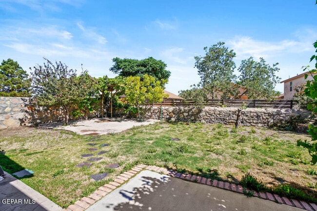 Building Photo - 14041 Sandy Rock Dr