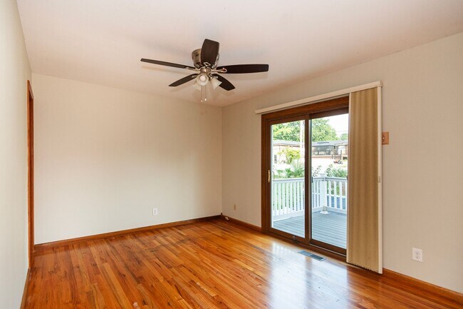 Building Photo - 2334 Rosegarden Dr