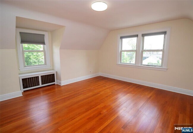 Building Photo - 29 13th Ave