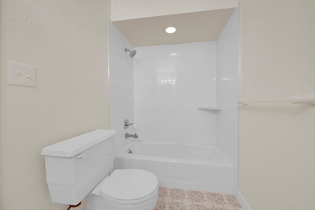 Building Photo - 2356 S Hiwan Dr