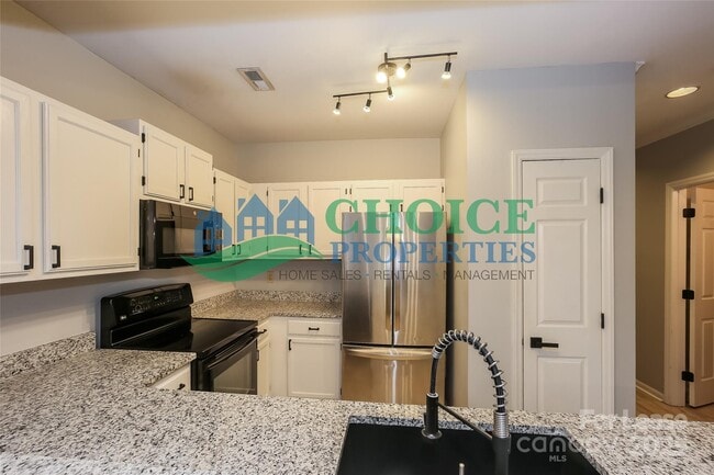 Building Photo - 3304 Selwyn Farms Ln