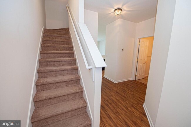 Building Photo - 420 Parkview Ct