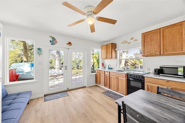 Building Photo - 8825 Oak St