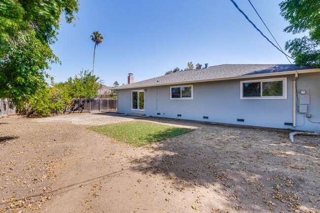 Building Photo - Beautiful Birdland Home on Quiet Cul-de-Sa...