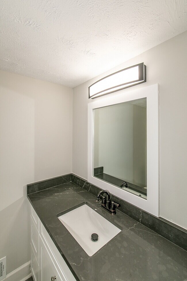 Building Photo - 4143 Meadow Way