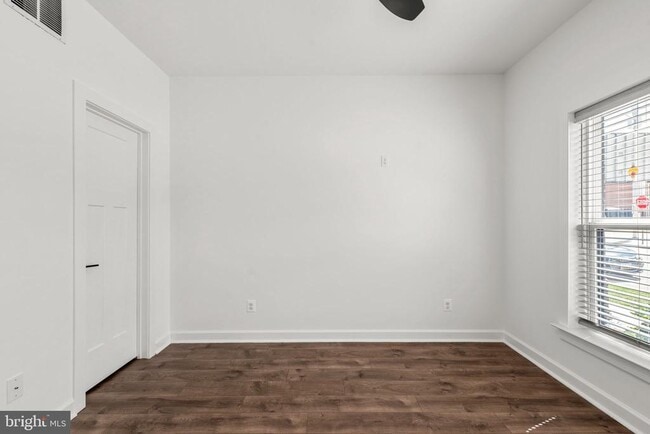 Building Photo - 921 Grundy St