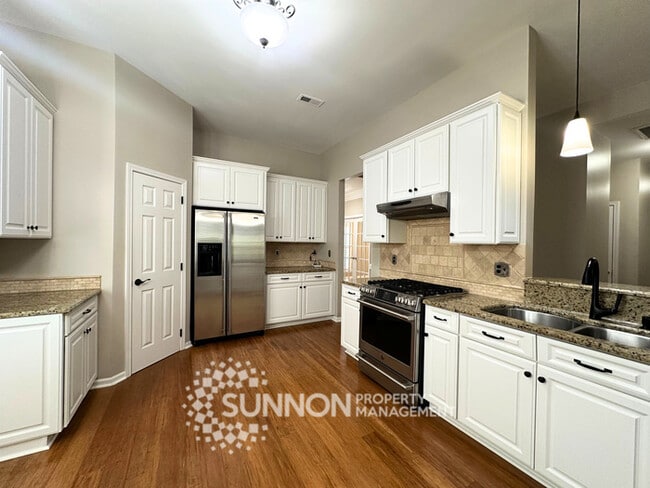 Building Photo - Charming 3-Bedroom Ranch with Sunroom & Wo...